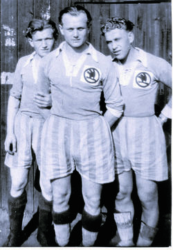 tri fotbaliste